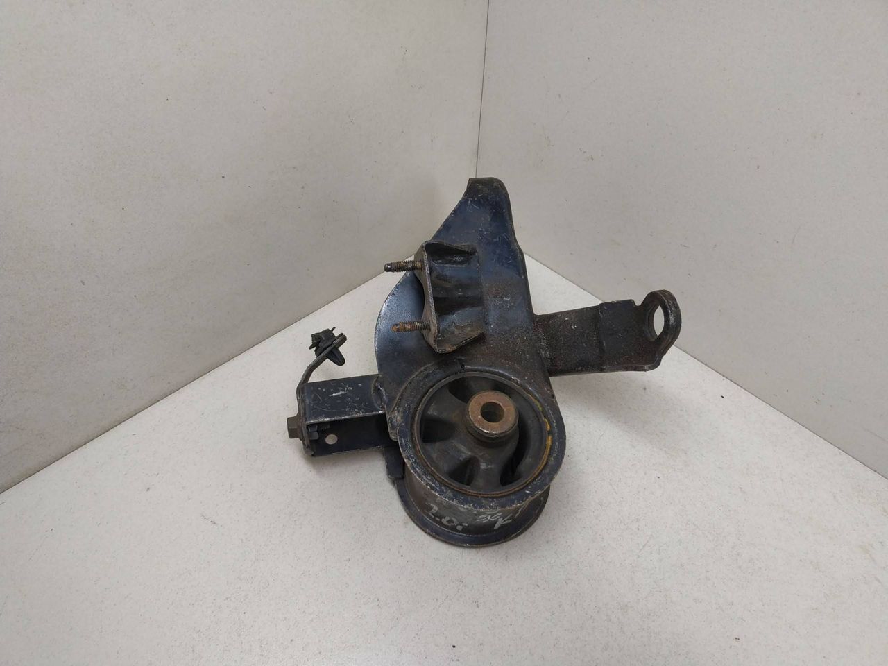 подушка крепления КПП Mazda Xedos 6 1 поколение 1996, 2.0 л., бензин - фото №1