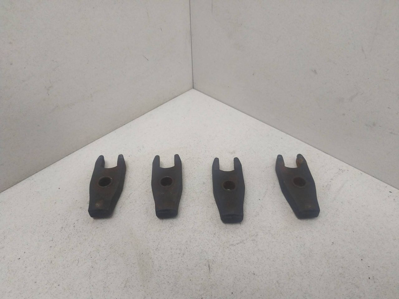 крепление форсунки Renault Espace 4 поколение 2003, 2.2 л., G9T 742, дизель, 6МКПП, зеленый перламутр, минивэн, передний привод, 8200640863 - фото №1
