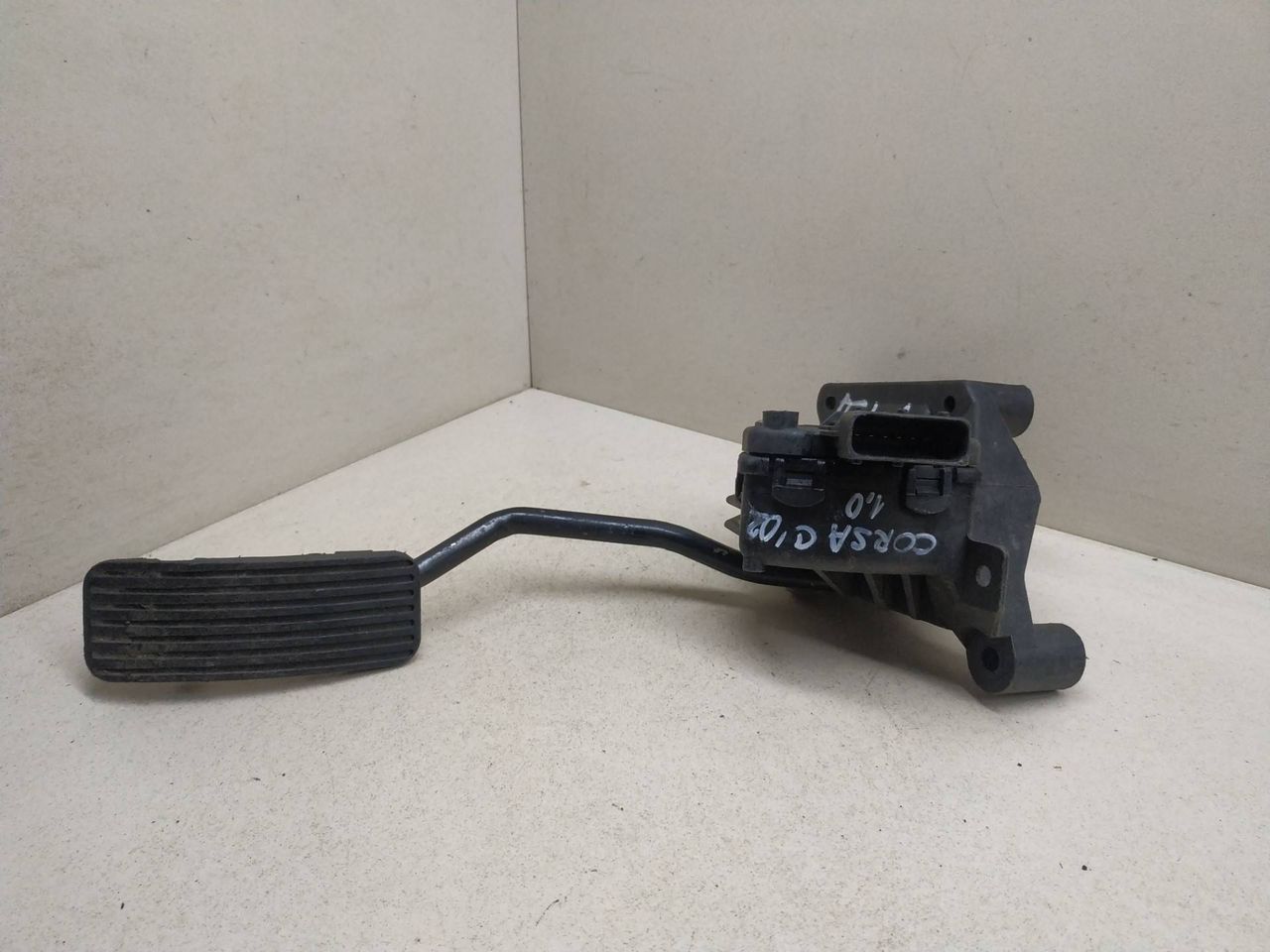 педаль Opel Corsa C 2002, 1.0 л., бензин, GM, 9129857, AZ, 6PV008111100 - фото №1