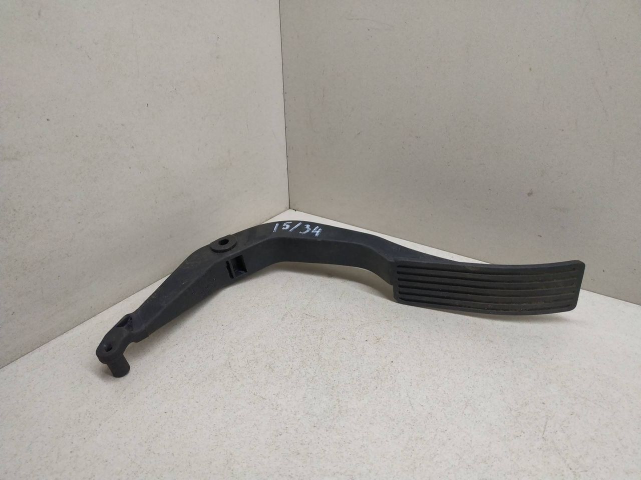 педаль Mercedes-Benz Vaneo W414 2003, 1.6 л., бензин, A1683011120 - фото №1