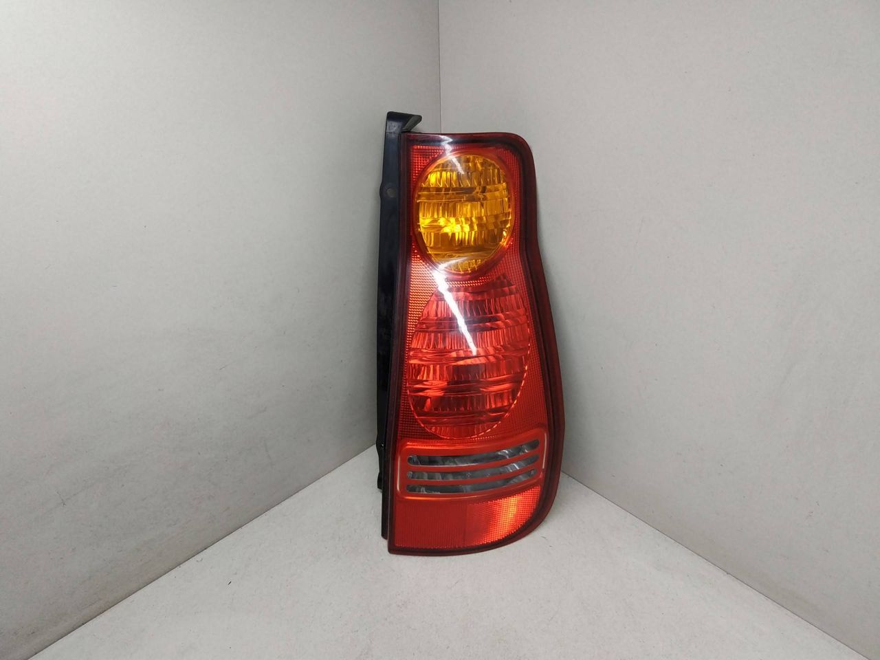 фонарь задний правый Hyundai Matrix 1 поколение FC 2005, 1.5 л., CRDi, дизель, 5МКПП, серебристый, минивэн, передний привод, 9240217010, 92402170 - фото №1
