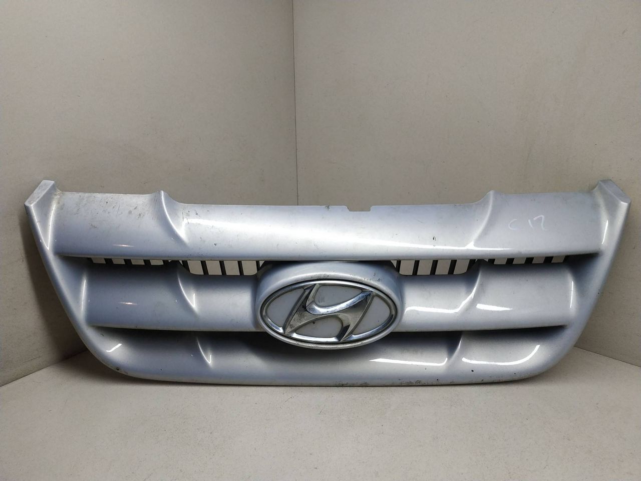 решетка радиатора Hyundai Matrix 1 поколение FC 2005, 1.5 л., CRDi, дизель, 5МКПП, серебристый, минивэн, передний привод, 8636117010 - фото №1