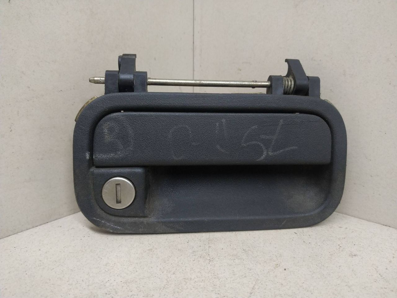ручка наружная Opel Astra F 1994 - фото №1
