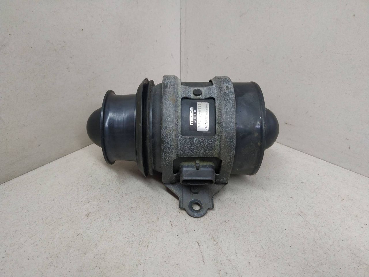 расходомер воздуха Mazda Xedos 6 1 поколение 1995, 2.0 л., бензин, DENSO, JE50, 197200-0060 - фото №1