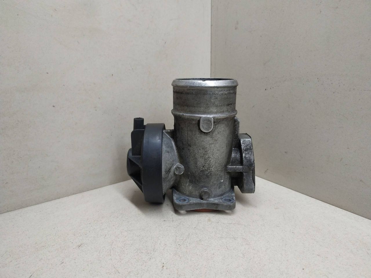 клапан EGR Mercedes-Benz A-Класс W168 W168.008 2000, 1.7 л., CDi, OM 668.940, дизель, 5МКПП, темно-серый, хетчбэк 5 дв., передний привод, A668090045 - фото №1