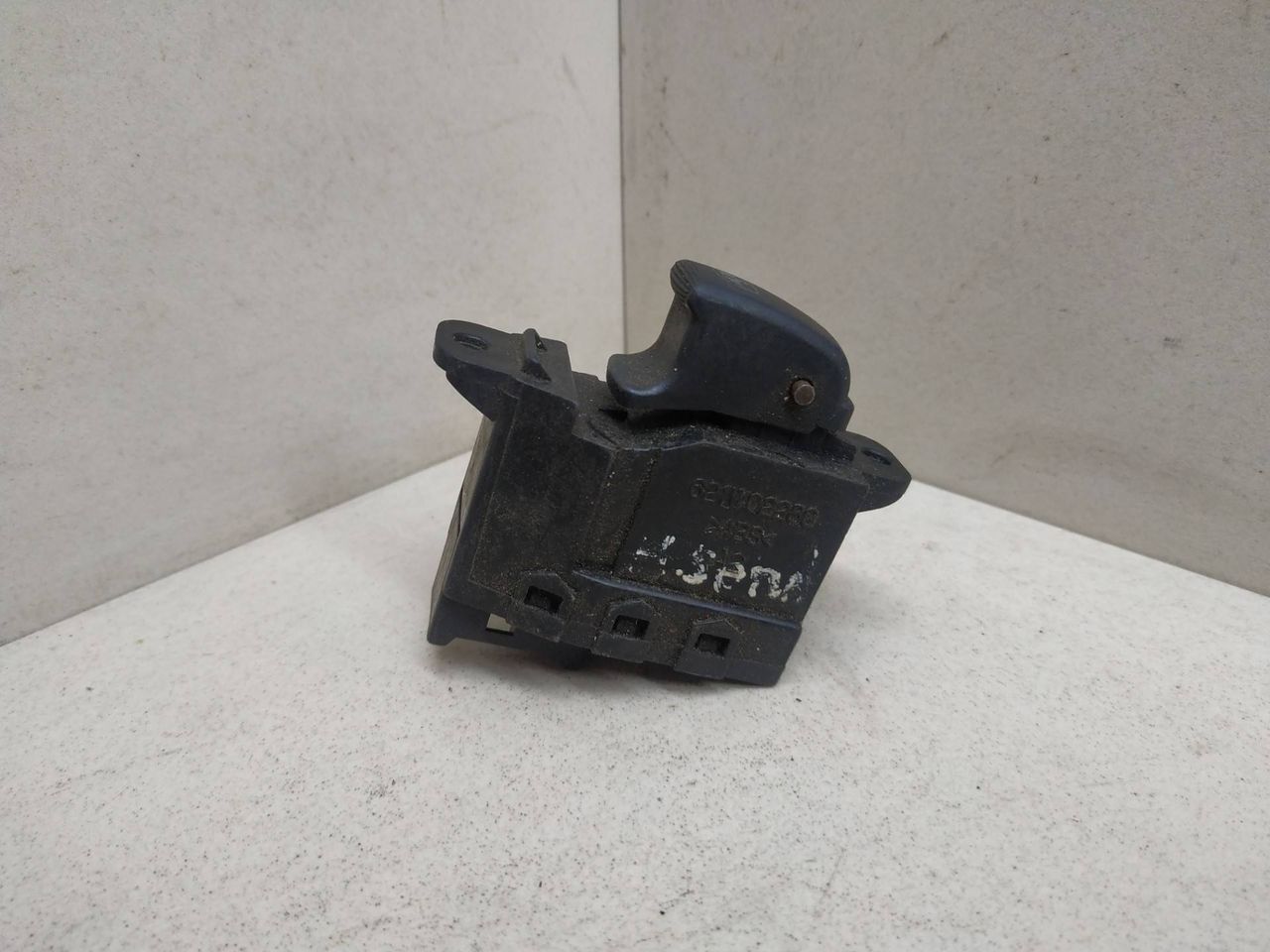 кнопка стеклоподъемника двери Hyundai Sonata EF 1999, 620W0304 - фото №1