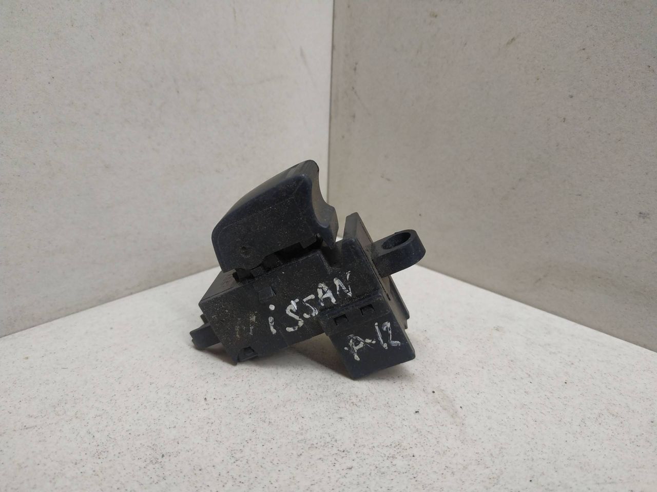 кнопка стеклоподъемника двери Nissan Primera P12 2003 - фото №1