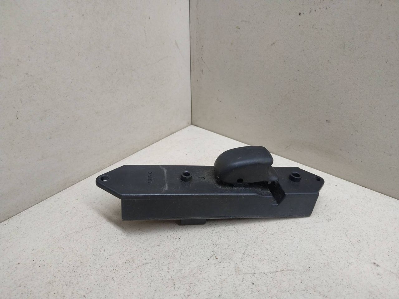 кнопка стеклоподъемника двери Mitsubishi Galant 8 поколение EA2W 1998, 2.0 л., i, 4G63 (SOHC 16V), бензин, АКПП, темно-серый, универсал, передний привод, MR252818, OMRON - фото №1