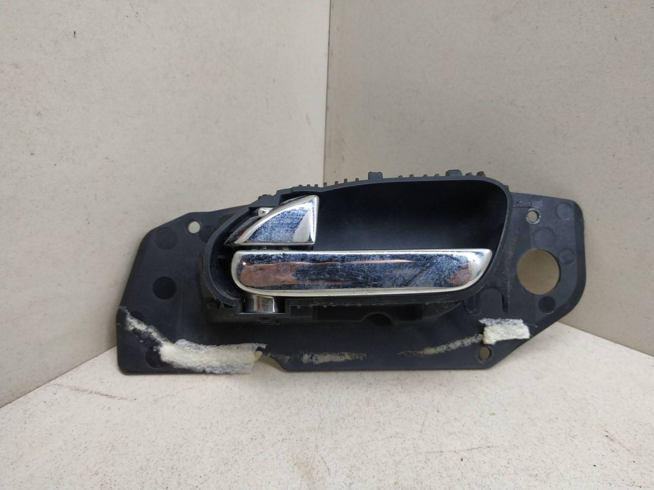 ручка внутренняя задняя левая Peugeot 607 1 поколение 2001, 2.2 л., i, бензин, МКПП, седан, передний привод, 9629160777 - фото №1
