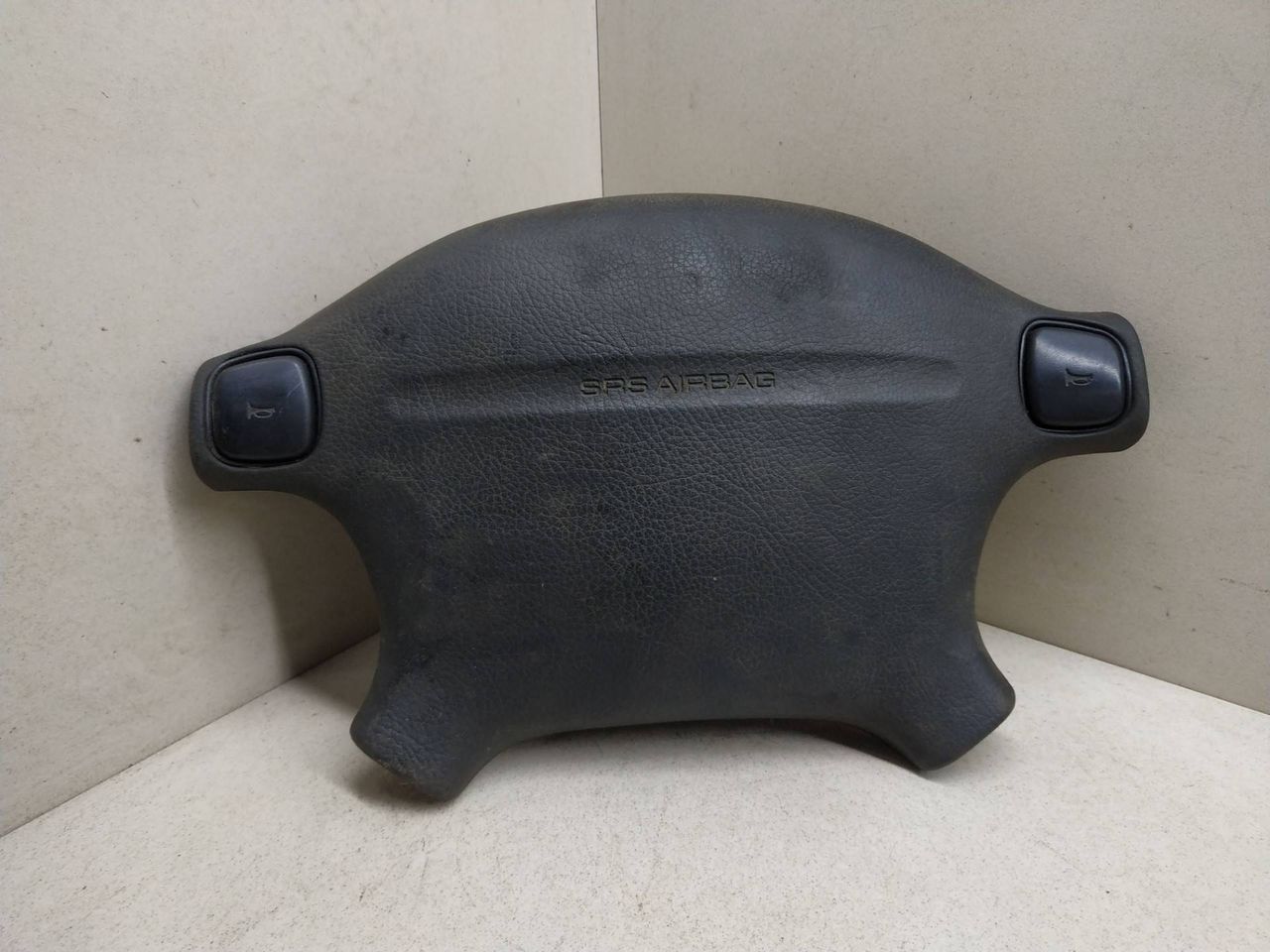 подушка безопасности водителя Mazda 323F BA 1996 - фото №1