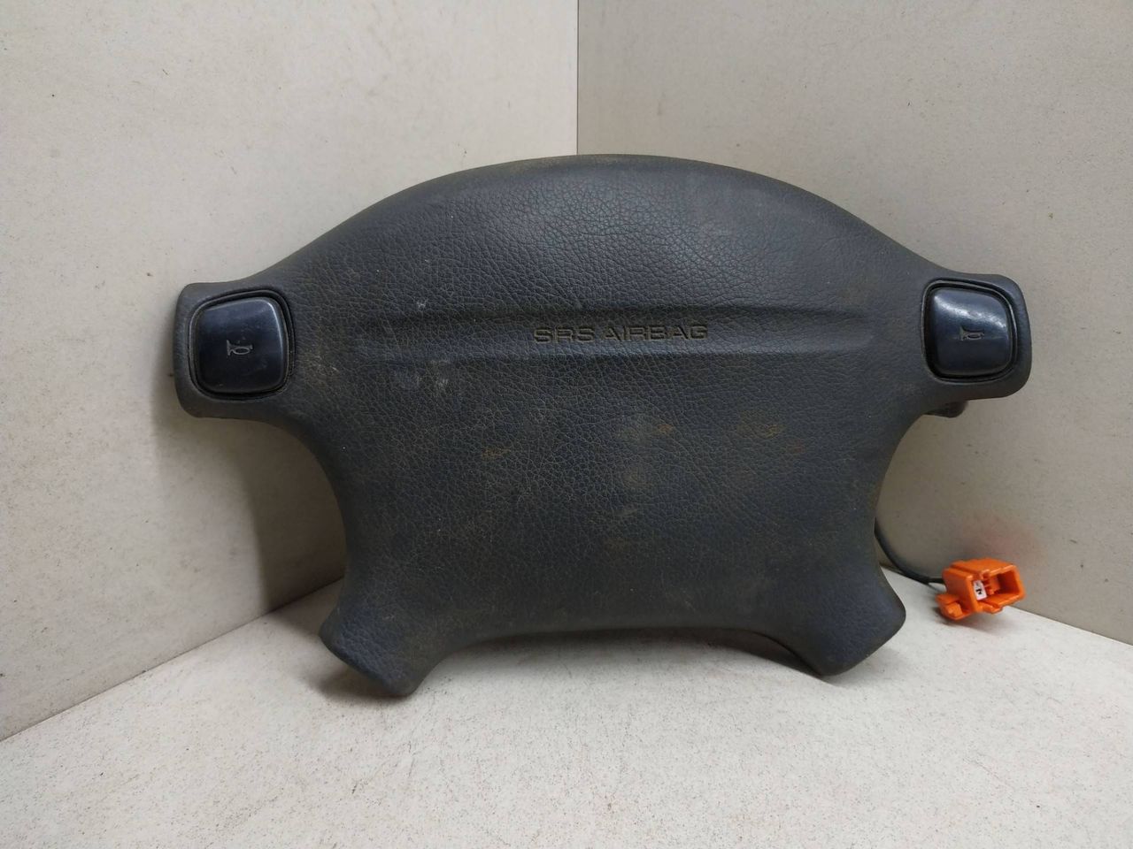 подушка безопасности водителя Mazda 323F BA 1996 - фото №1