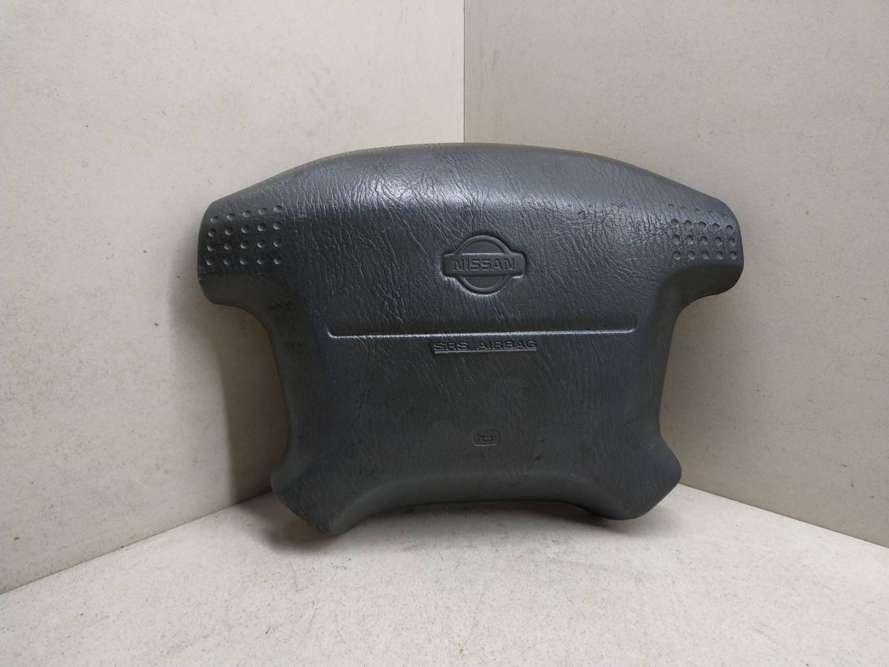 подушка безопасности водителя Nissan Maxima A33 2002 - фото №1