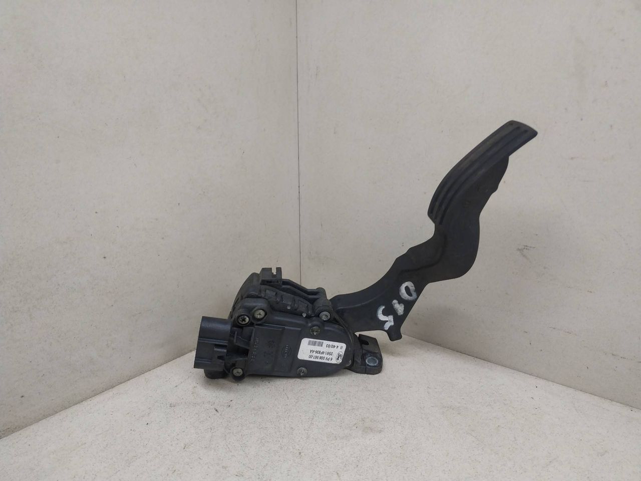 педаль Mazda 2 1 поколение 2003, 1.2 л., бензин, HELLA, 6PV00856700, 2S619F836AA - фото №1