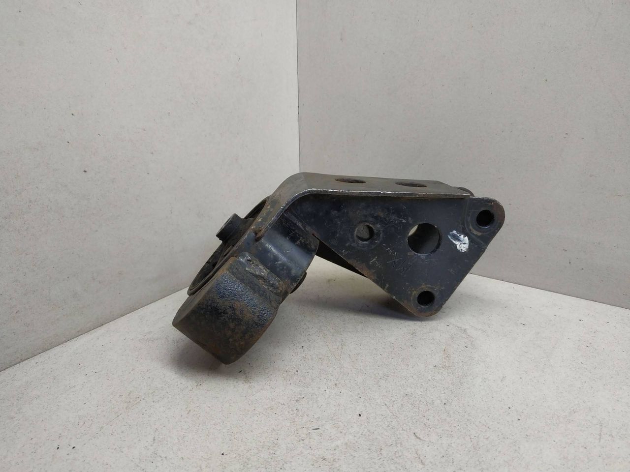 подушка крепления двигателя Nissan Almera N15 1998, 11211-OM005 - фото №1