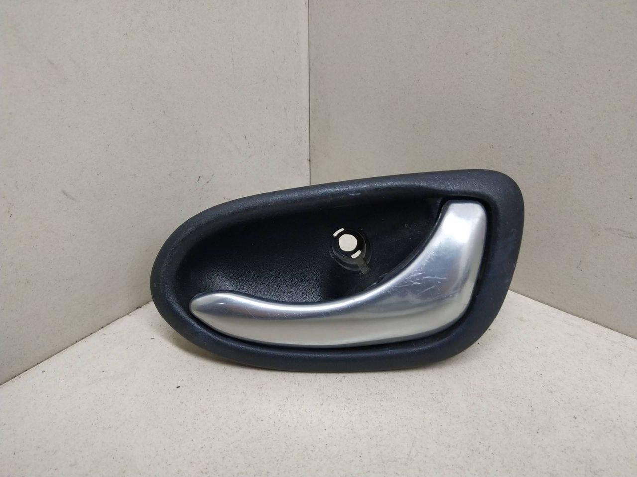 ручка внутренняя Nissan Primera P12 2004 - фото №1