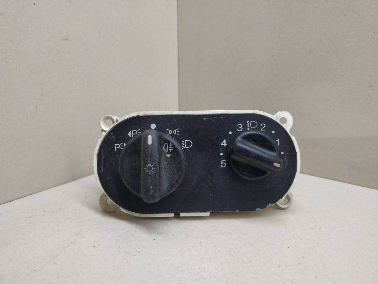 переключатель света Ford Mondeo 1 поколение 1994, 93BB13K196AD - фото №1