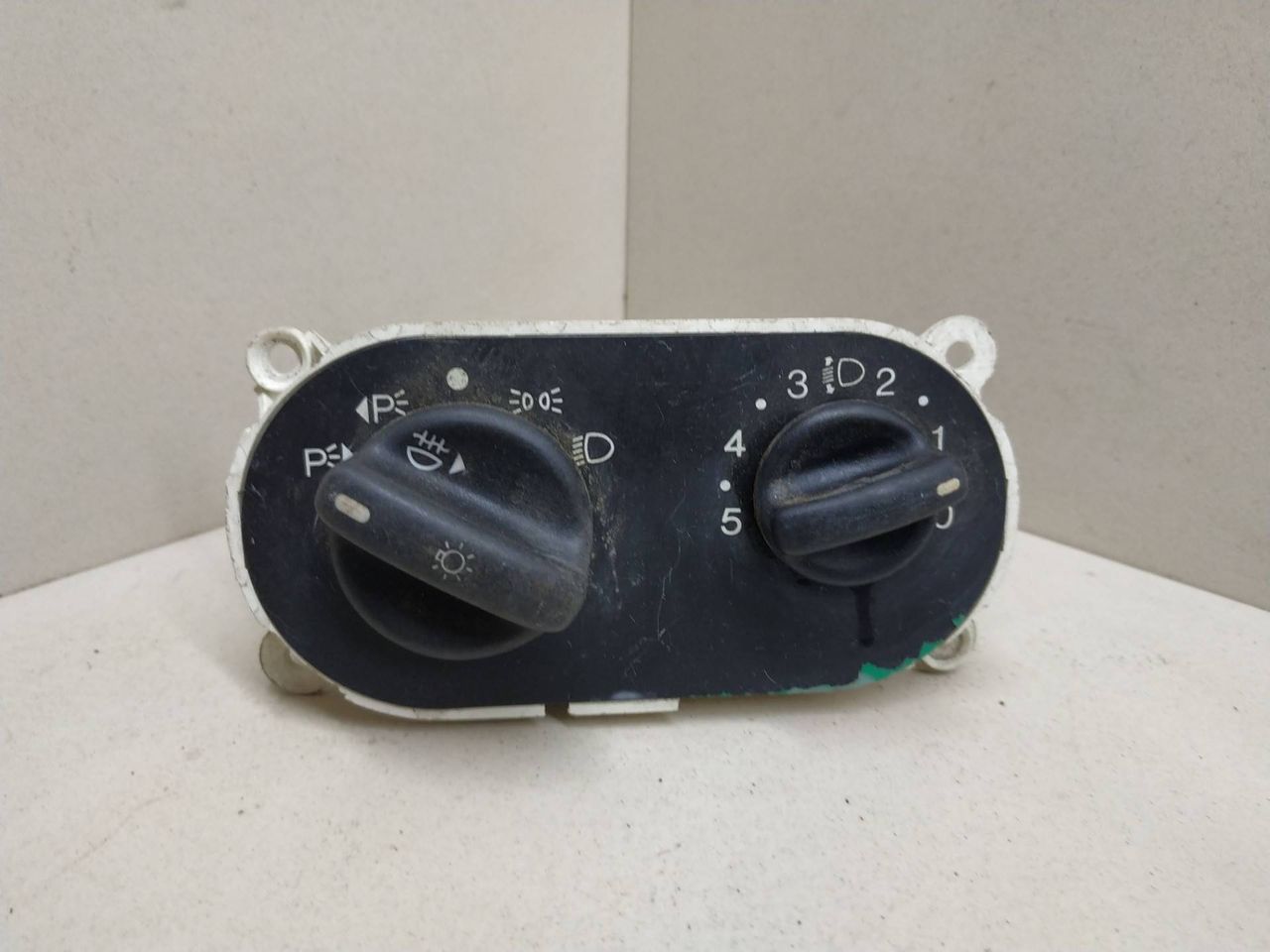 переключатель света Ford Mondeo 1 поколение 1994, 93BB13K196AD - фото №1