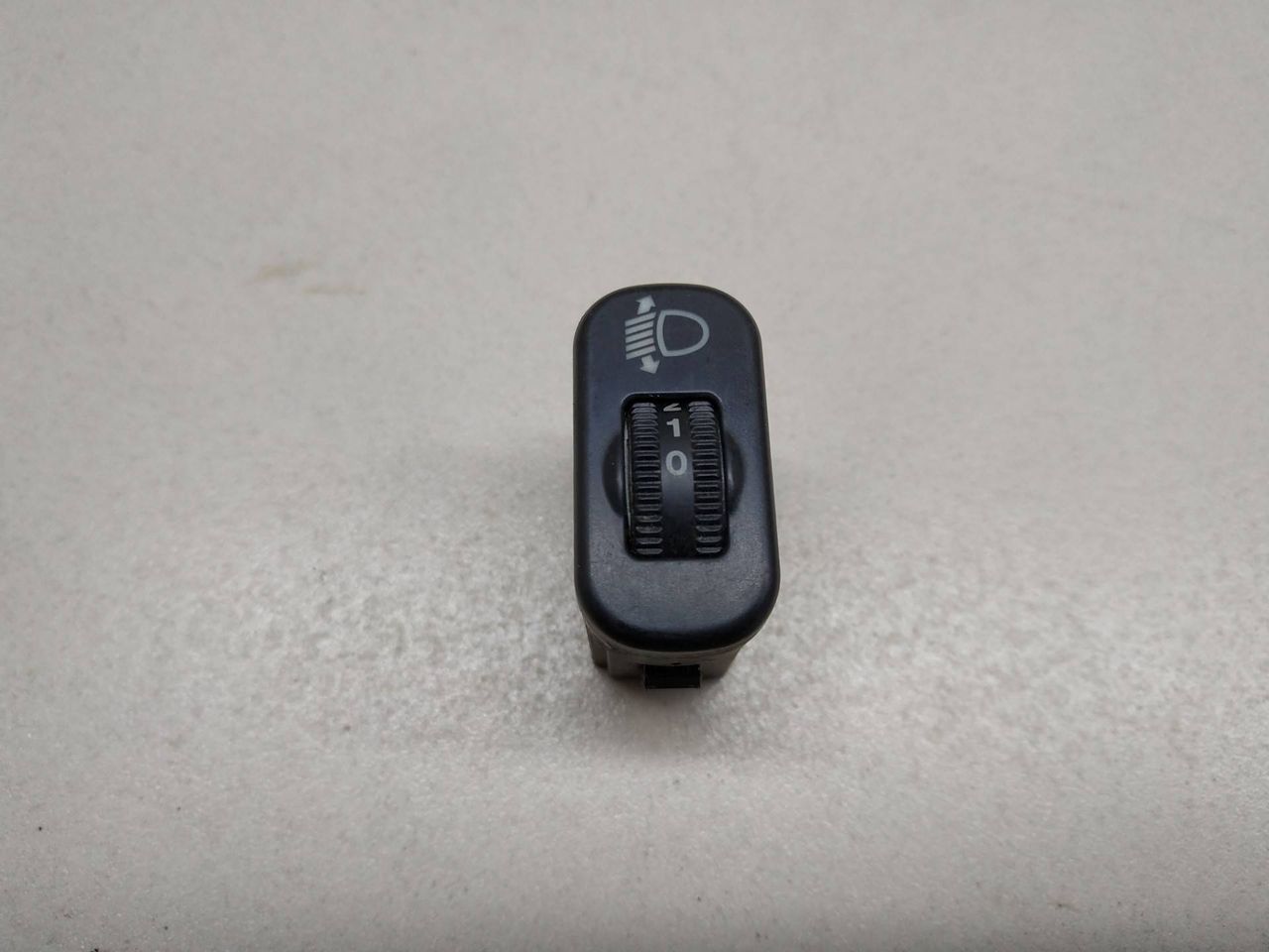 кнопка корректора фар Mercedes-Benz Sprinter W901-904 1999, 0005444831 - фото №1