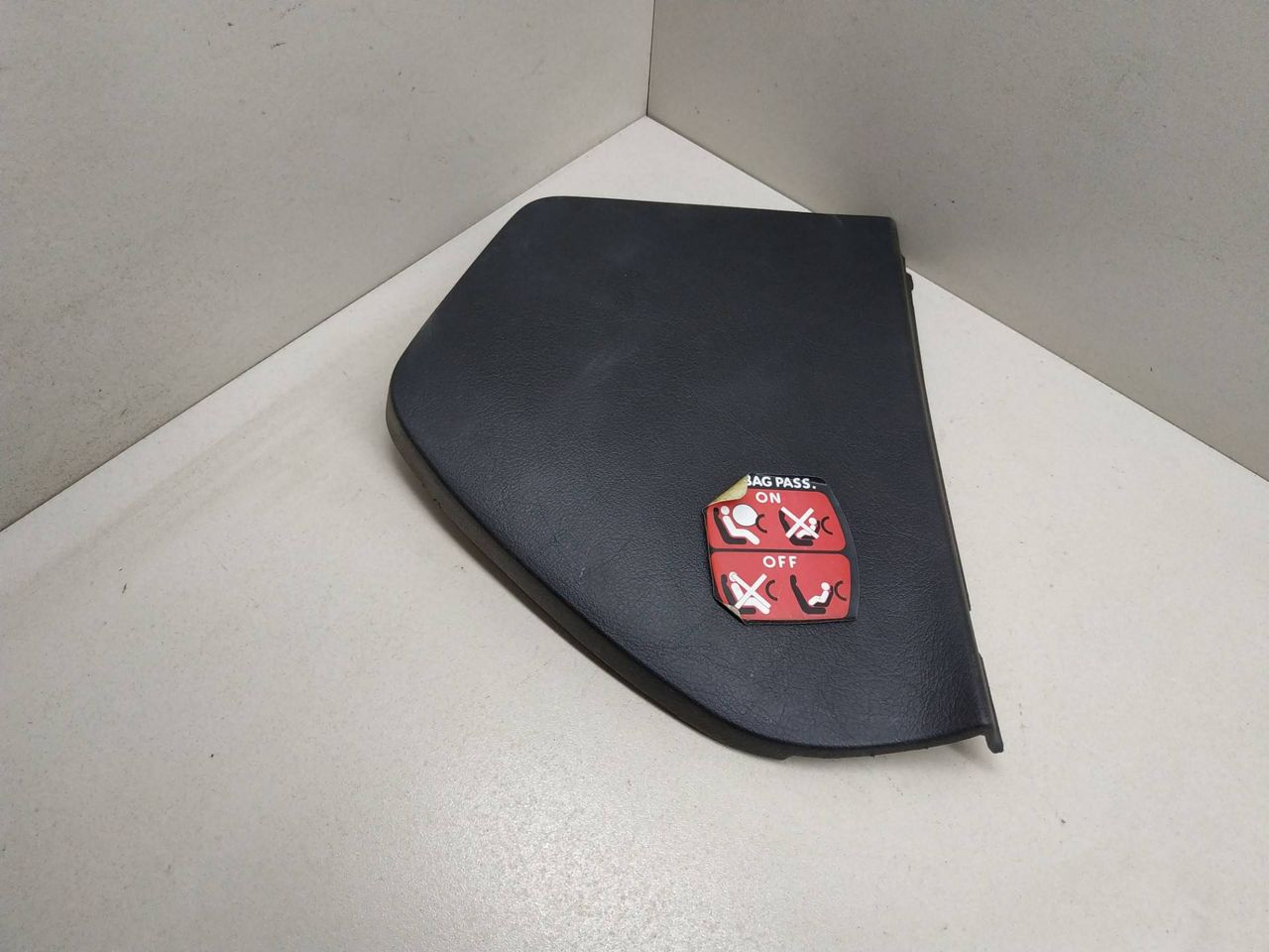 крышка торпеды боковая правая Peugeot 307 1 поколение 2003, 2.0 л., HDi, RHY (DW10TD), дизель, 5МКПП, синий, универсал, передний привод, 9634506777 - фото №1