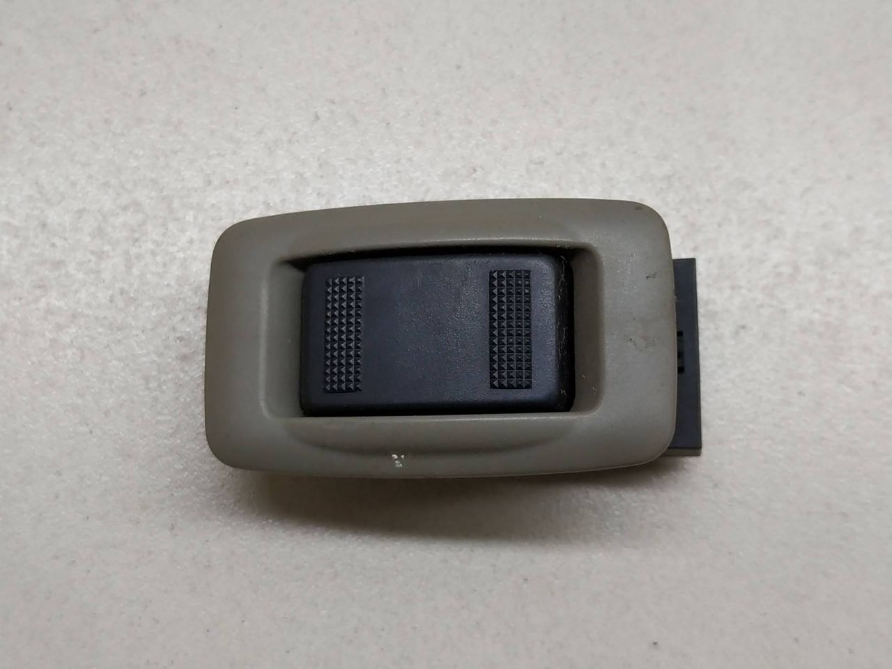 кнопка стеклоподъемника двери задней Mazda 626 GF 1998, GE4T-66380C - фото №1