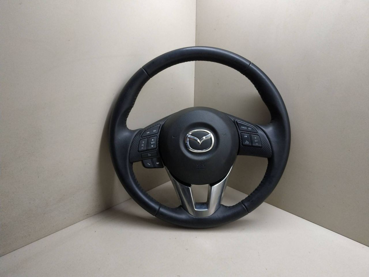 руль Mazda CX-3 1 поколение 2017, 2.0 л., i, бензин, МКПП, белый, хетчбэк 5 дв., передний привод, правый руль, KDY732982, B63K3298XB02, B63C57K00A02 - фото №1
