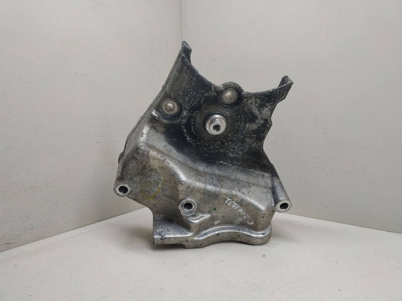 кронштейн двигателя Opel Vectra C 2004, 1.9 л., CDTi, Z19DTH, дизель, 5МКПП, хетчбэк 5 дв., передний привод, 55187676 - фото №1