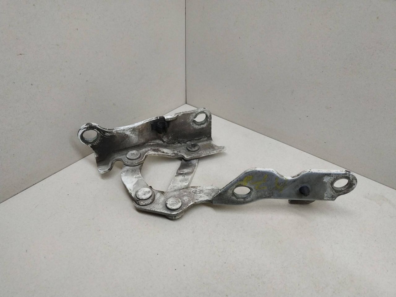 петля капота правая Hyundai Sonata 5 поколение 2006, 2.0 л., бензин, АКПП - фото №1