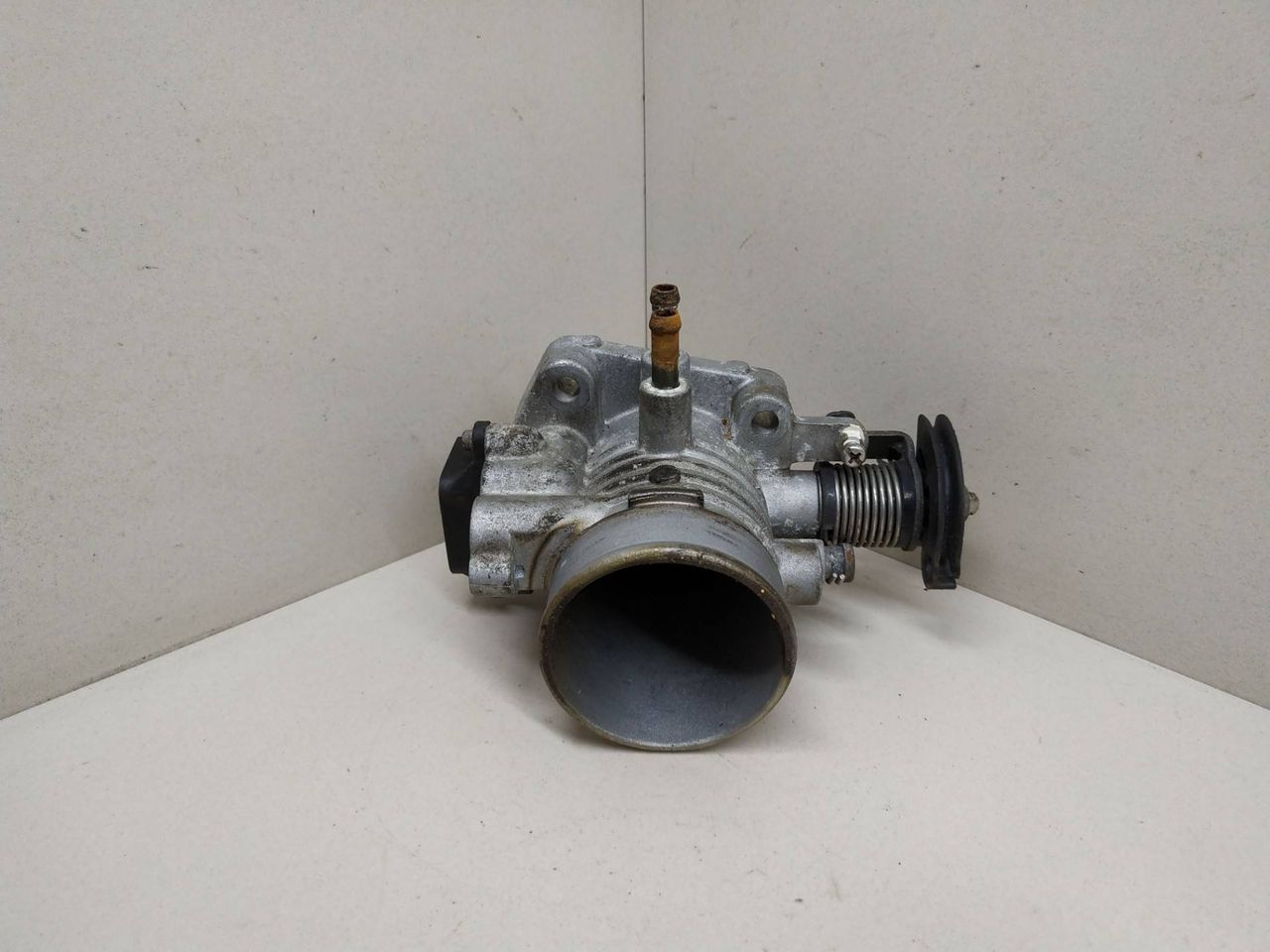 заслонка дроссельная Kia Shuma 1 поколение 1999, 1.5 л., бензин, BOSCH, OK24718911, M280122001 - фото №1