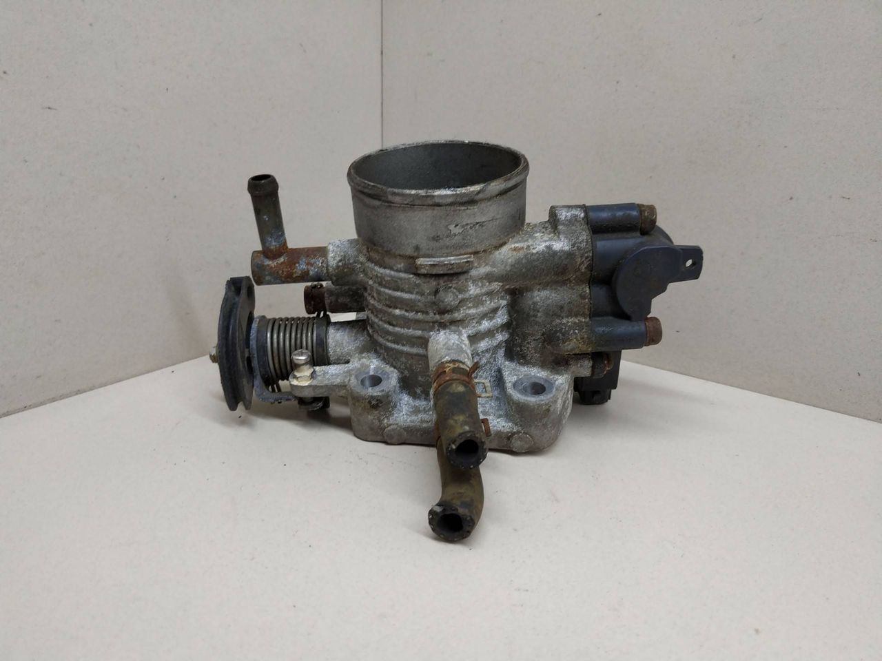 заслонка дроссельная Kia Shuma 1 поколение 1999, 1.5 л., бензин, BOSCH, OK24718911, M280122001 - фото №1