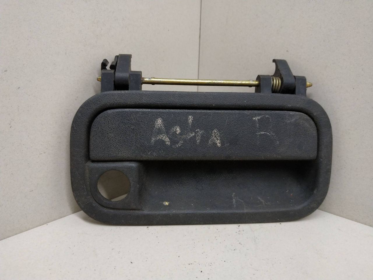 ручка наружная Opel Astra F 1994 - фото №1
