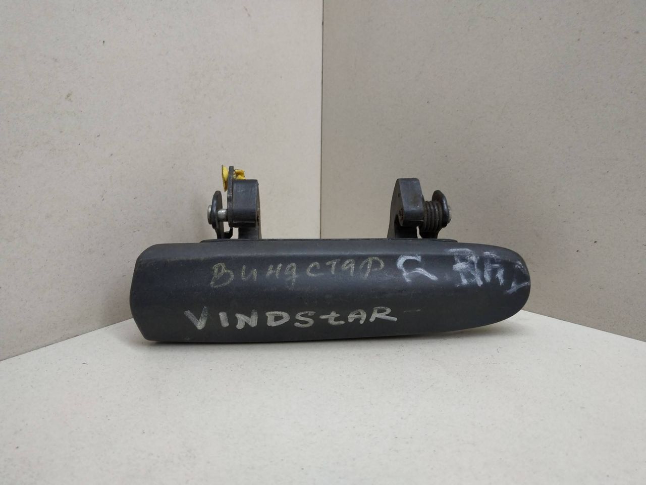 ручка наружная задняя правая Ford Windstar 1 поколение 1999 - фото №1