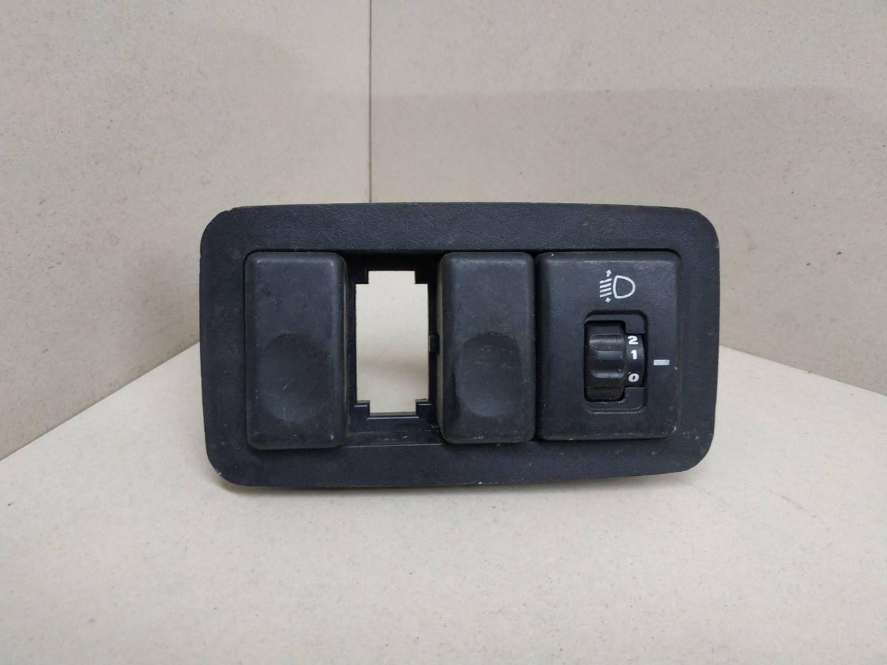 кнопка корректора фар Hyundai Accent 1 поколение (X3) 1995, 93370-34500 - фото №1