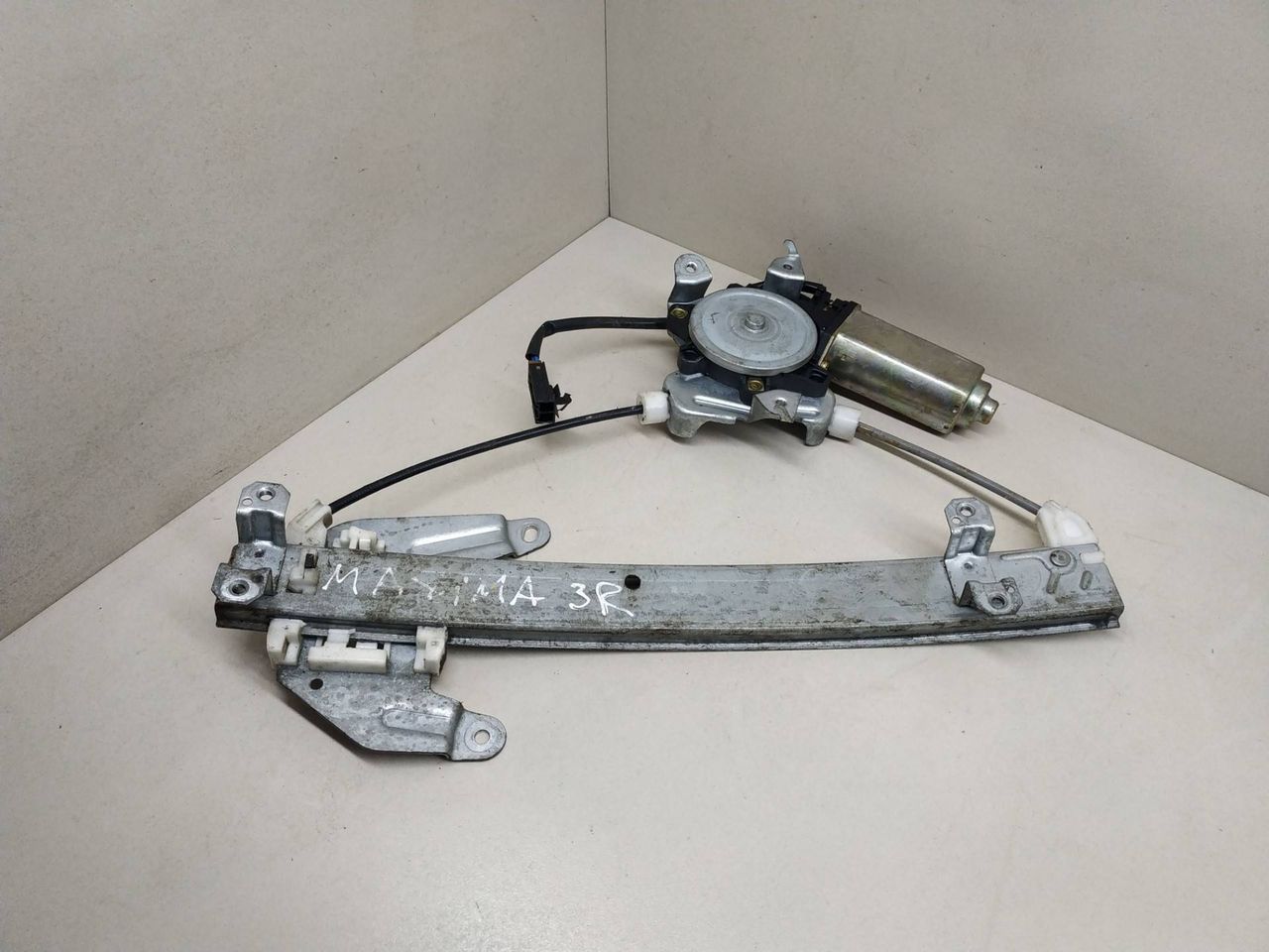 стеклоподъемник электрический задний правый Nissan Maxima A32 1999, 82730-40U05, JIDECO, MMR521-33 - фото №1