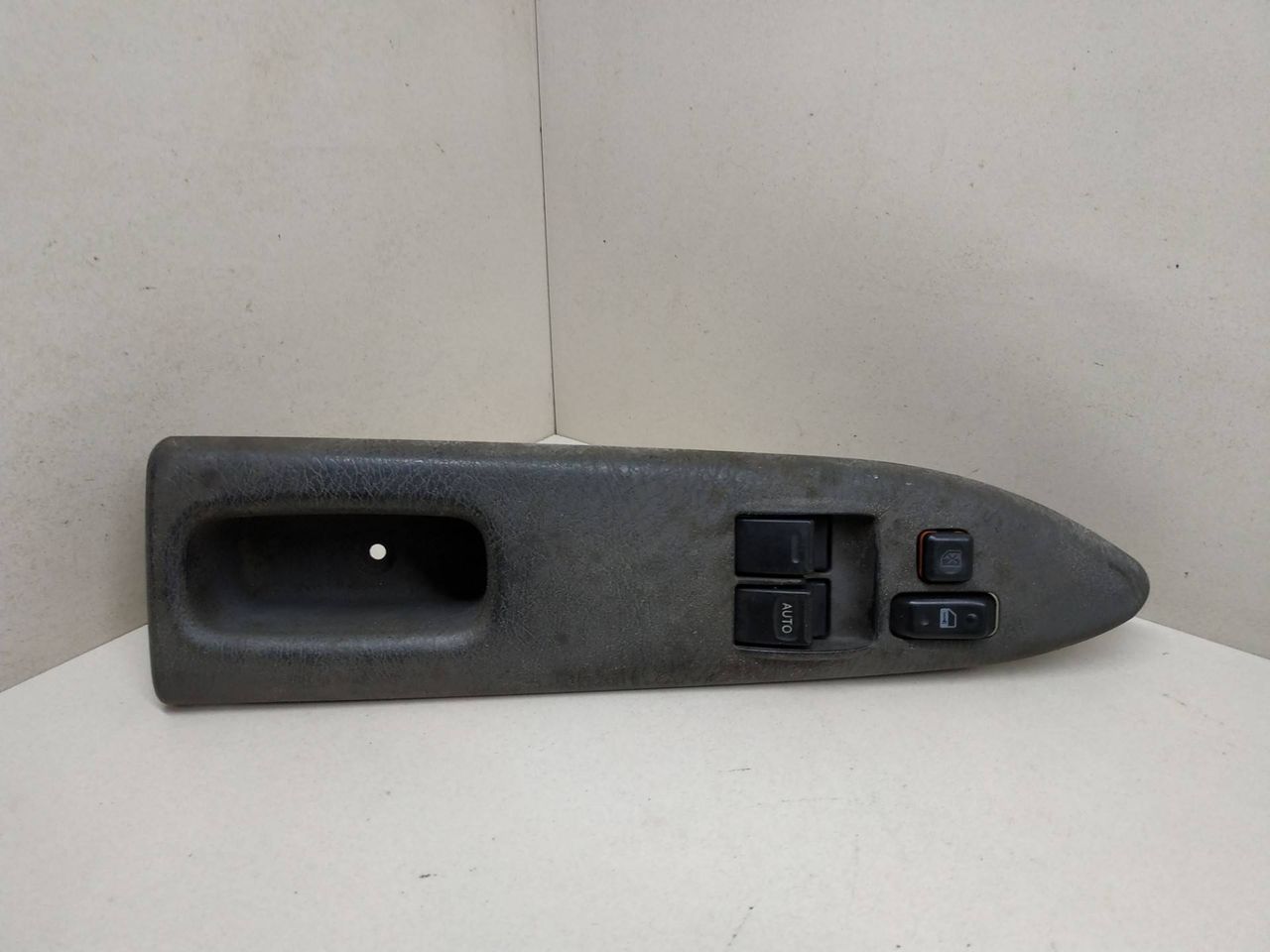 кнопка стеклоподъемника двери передней левой Toyota Avensis 1 поколение (T220) 1998, 74231-05030 - фото №1