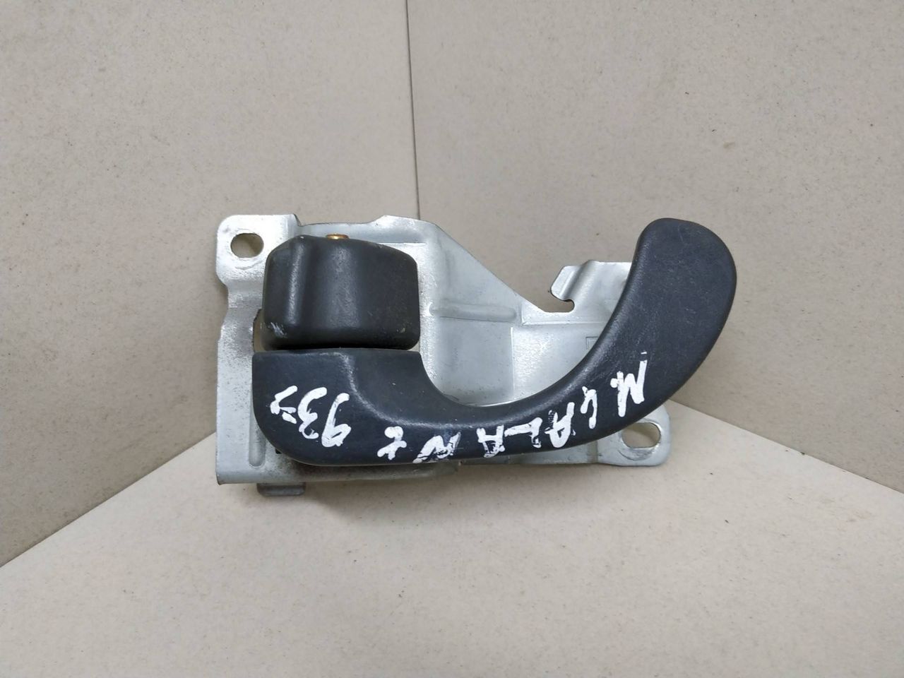 ручка внутренняя Mitsubishi Galant 8 поколение 1997 - фото №1