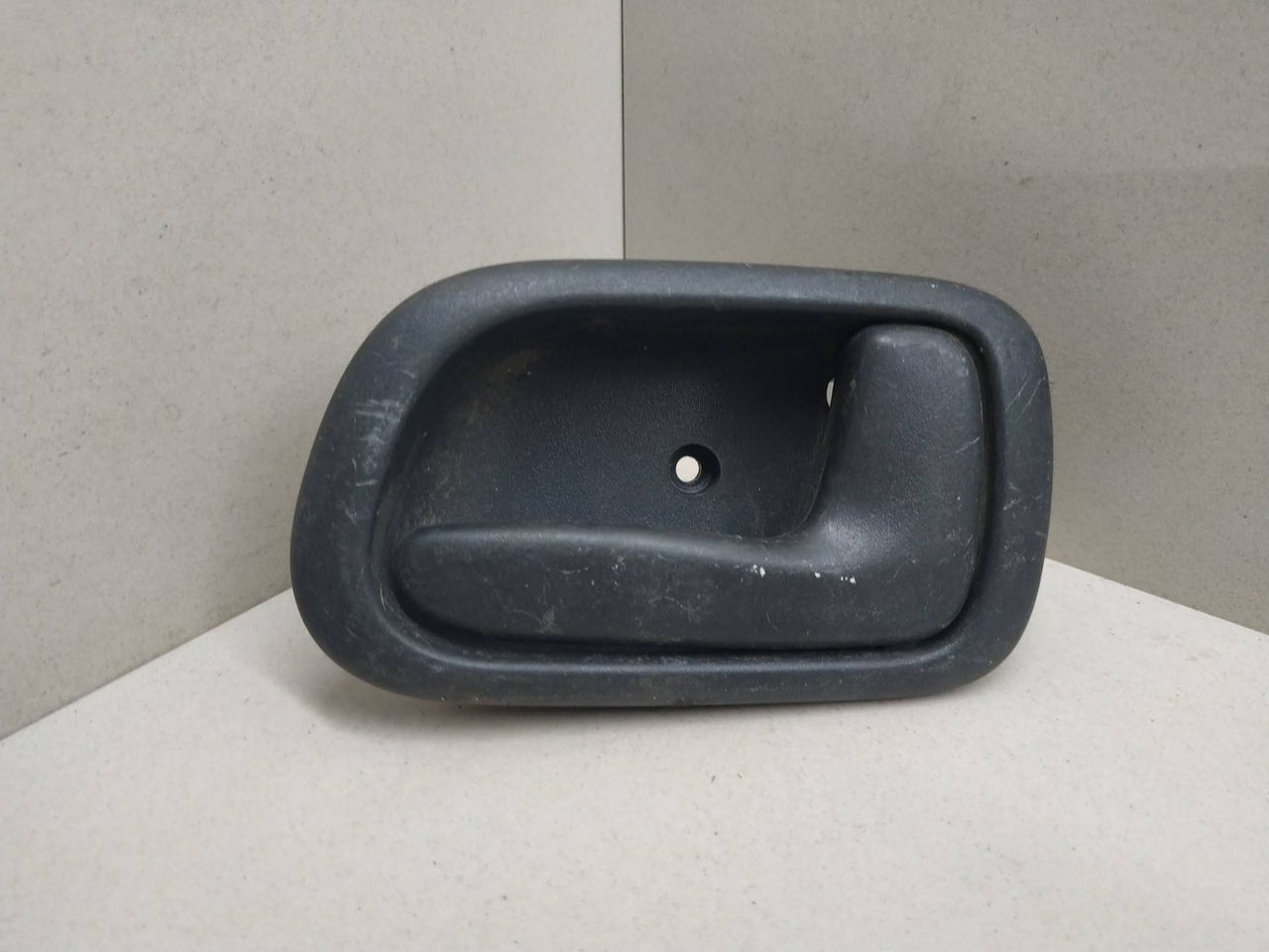 ручка внутренняя Toyota Corolla 8 поколение (E110) (1995 - 2000) - фото №1