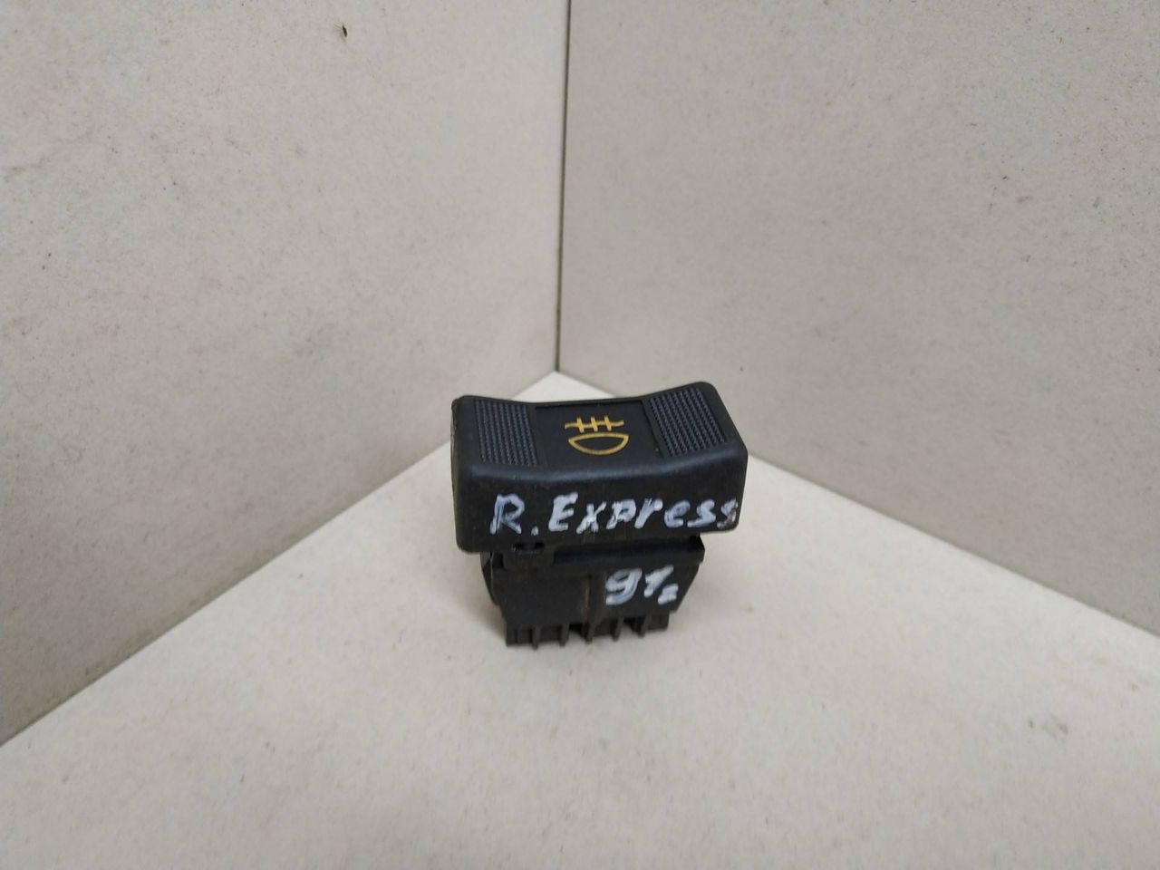 кнопка противотуманных фар Renault Express 1991
