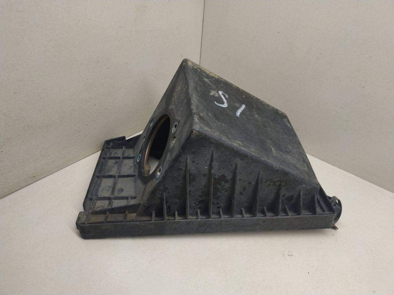 корпус воздушного фильтра Nissan Primera P11 1998, 2.0 л., дизель, 165282J200 - фото №1
