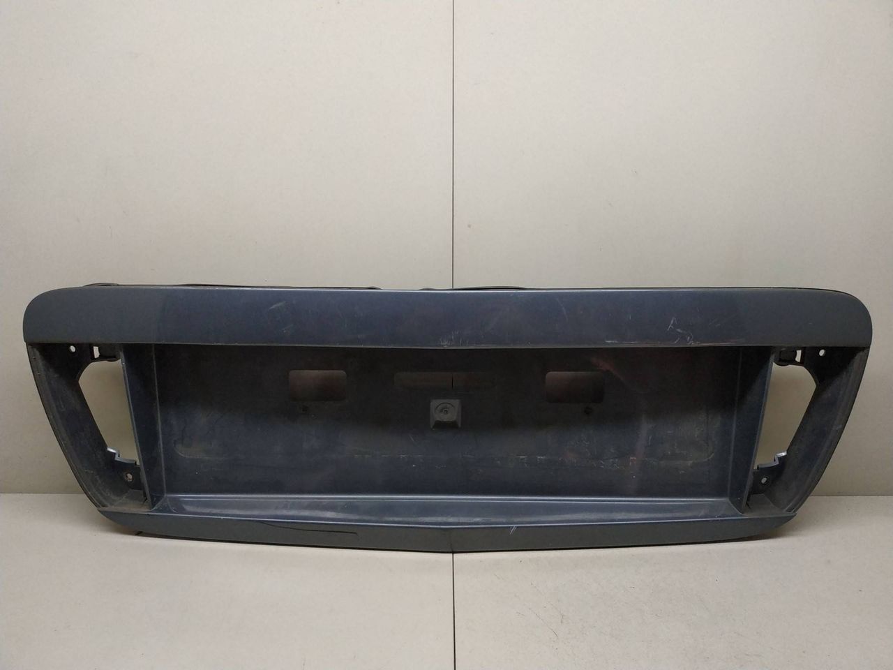 накладка подсветки номера Nissan Primera P12 2004, универсал, 90810-AU400 - фото №1