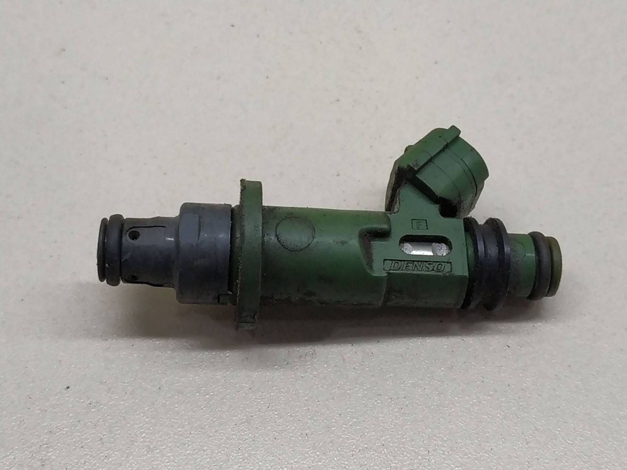 форсунка Subaru Legacy 3 поколение 2000, 3.0 л., i, EZ30D, бензин, АКПП, серый, универсал, полный привод, DENSO, 16611AA340 - фото №1