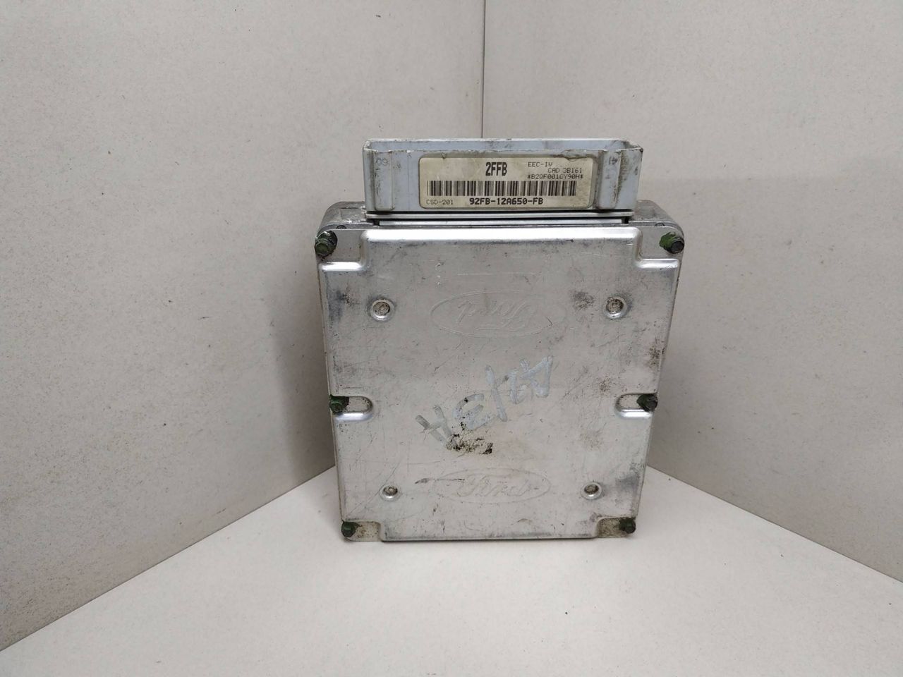 блок управления двигателем Ford Fiesta 3 поколение 1995, 1.1 л., бензин, 92FB-12A650-FB, 2FFB - фото №1
