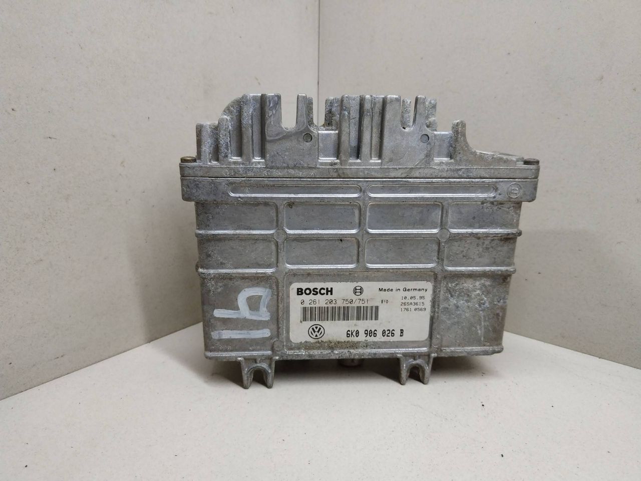 блок управления двигателем SEAT Cordoba 1 поколение 1996, 1.4 л., бензин, BOSCH, 6K0906026B, 0261203750751 - фото №1