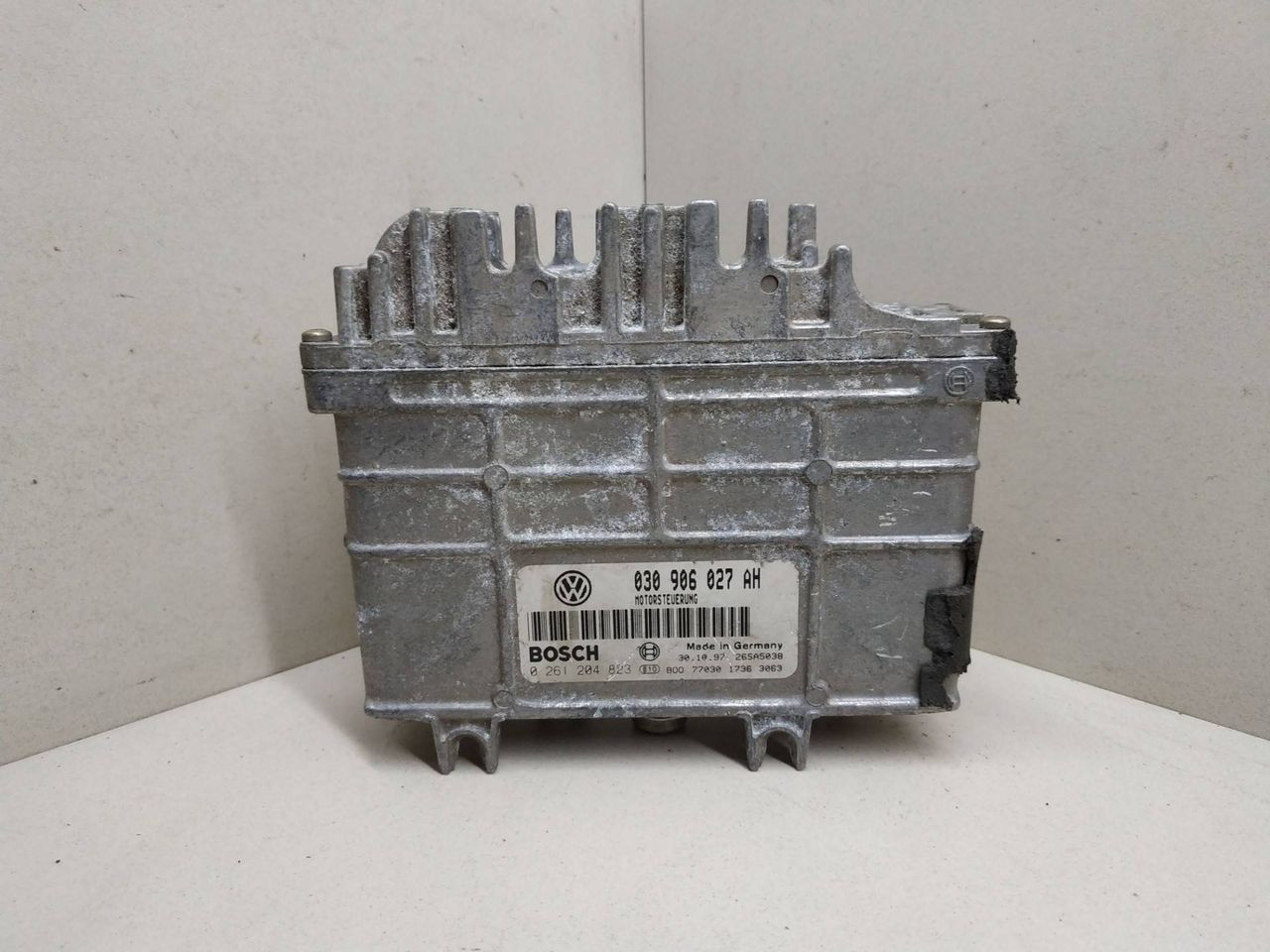 блок управления двигателем Volkswagen Lupo 1 поколение 1999, 1.0 л., бензин, BOSCH, 030906027AH, 0261204823 - фото №1
