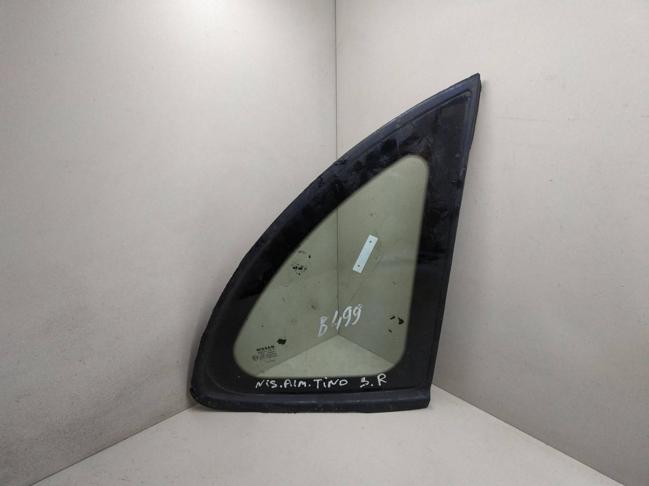 стекло кузовное боковое левое Nissan Almera Tino V10 2002 - фото №1