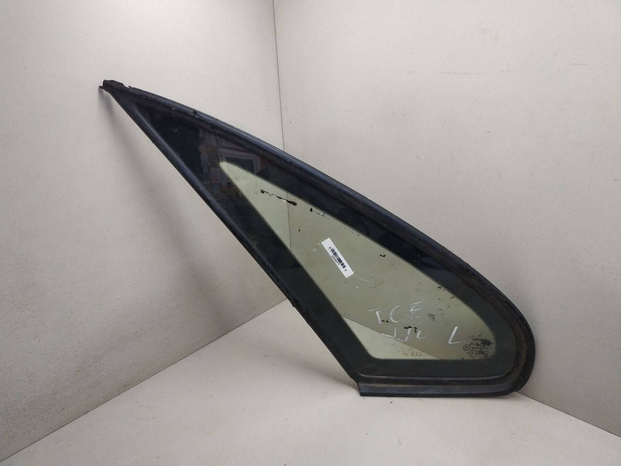 стекло кузовное боковое левое Toyota Carina E 1 поколение T190 1996, хетчбэк 5 дв. - фото №1