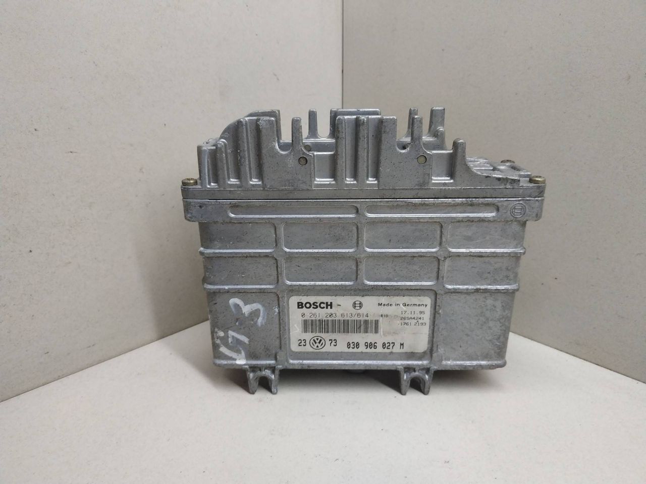 блок управления двигателем Volkswagen Golf 3 поколение 1995, 1.4 л., бензин, BOSCH, 030906027M, 0261203613614 - фото №1