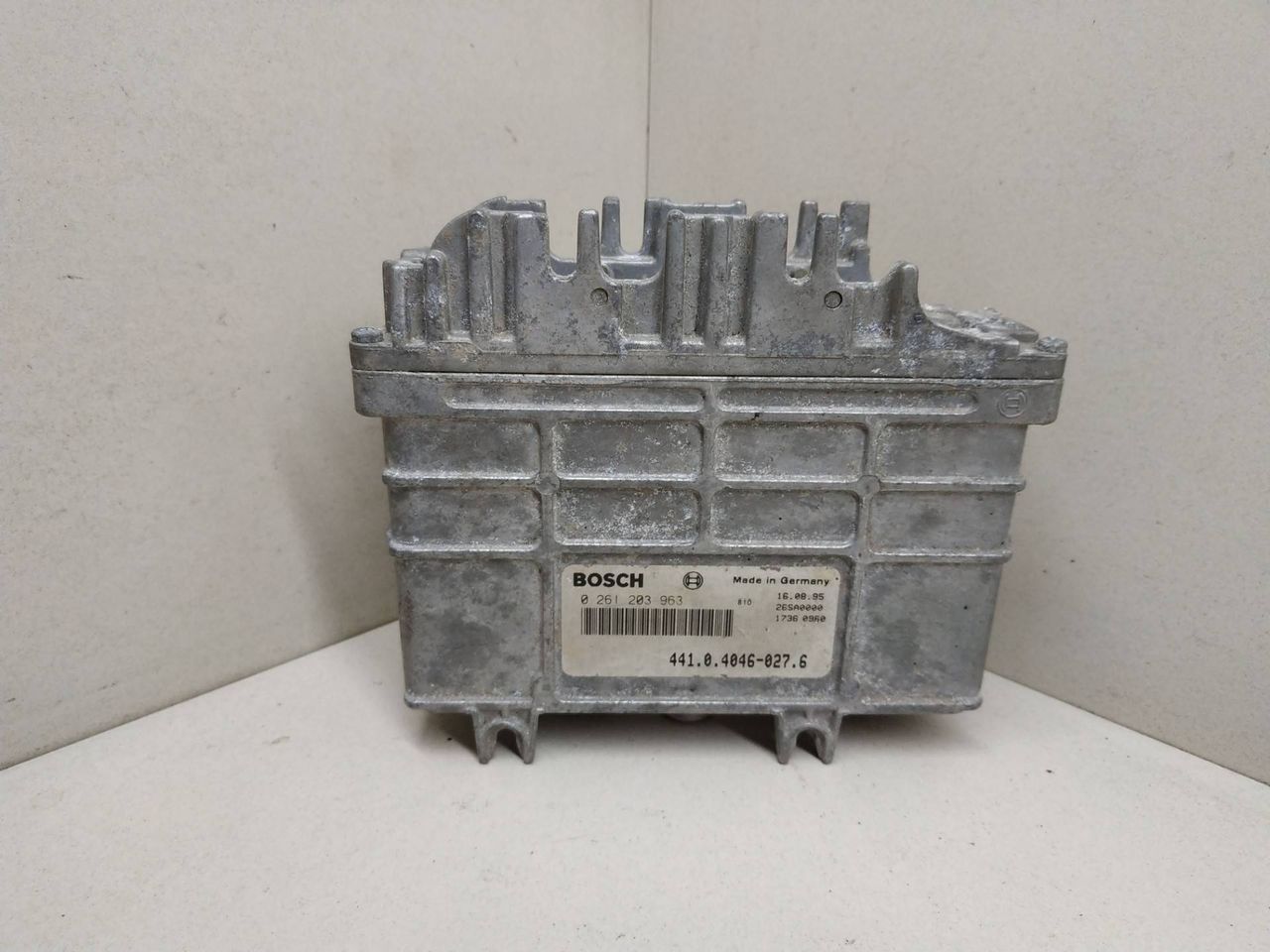 блок управления двигателем Skoda Felicia 1 поколение 1995, 1.3 л., бензин, BOSCH, 441.0.4046-027.6, 0261203963 - фото №1