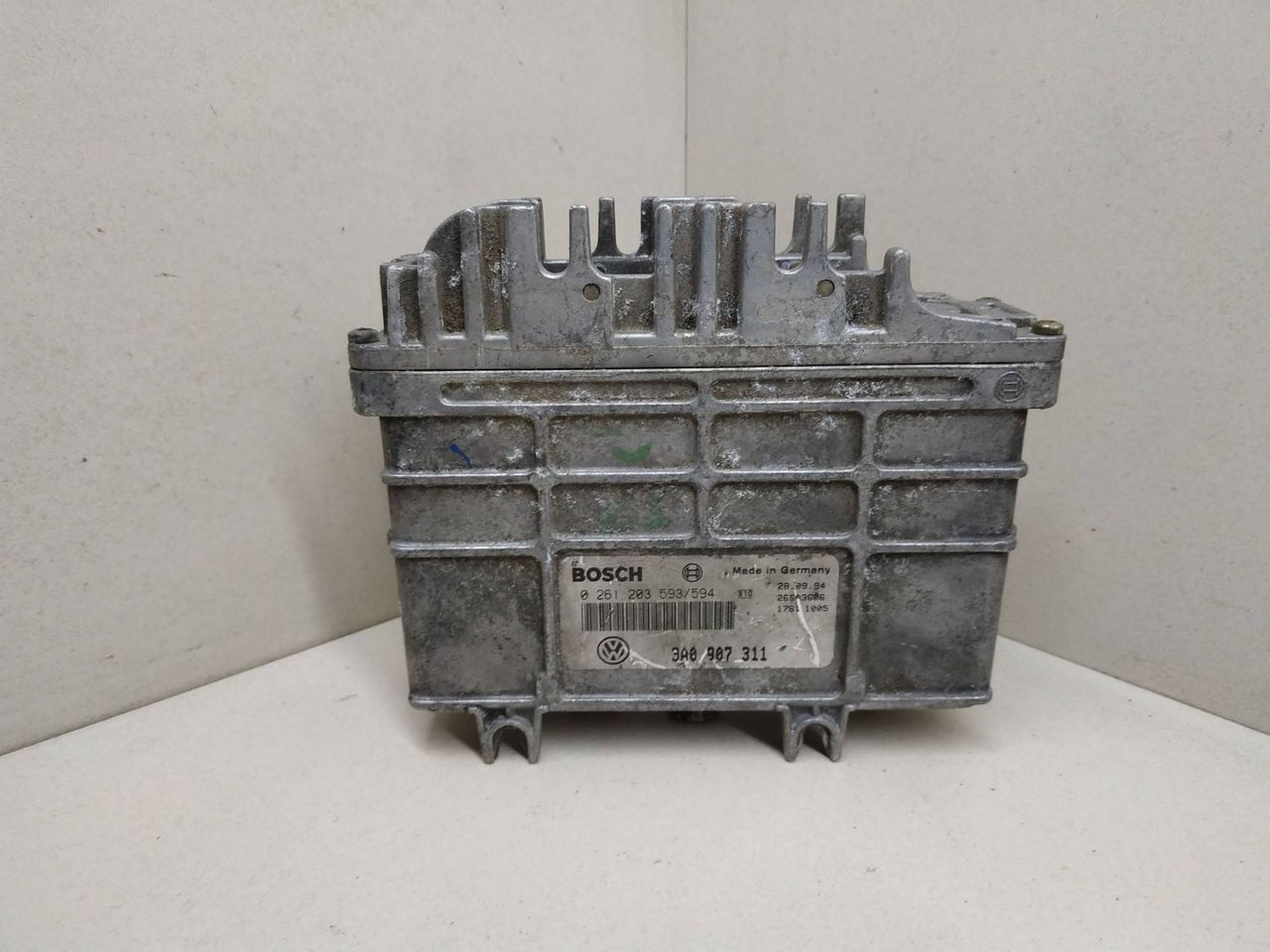 блок управления двигателем Volkswagen Golf 3 поколение 1995, 1.8 л., бензин, BOSCH, 3A0907311, 0261203593594 - фото №1