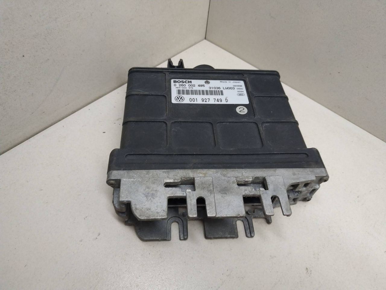 блок управления двигателем Volkswagen Polo 3 поколение 1996, 1.4 л., бензин, BOSCH, 001927749D, 31036LW003, 0260002485 - фото №1