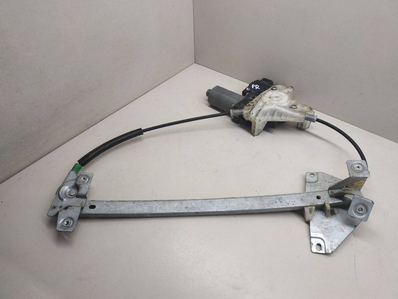стеклоподъемник электрический передний правый Mitsubishi Space Star 1 поколение 2002, BOSCH, 0130821789 - фото №1